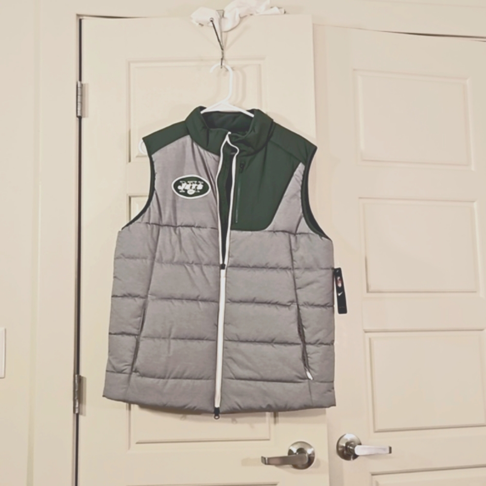 NEW YORK JETS PUFFER VEST. SIZE M. NWT